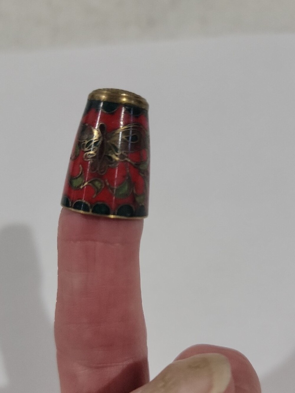 Vintage Chinese Red Floral Cloisonné Sewing Thimble Finger Protector - Picture 3 of 8